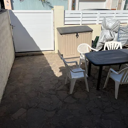 Hébergement de vacances Maison Avec Cour Situee A 2 Minutes Des Plages Six-Fours-les-Plages