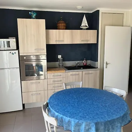 Maison Avec Cour Situee A 2 Minutes Des Plages Ferienhaus